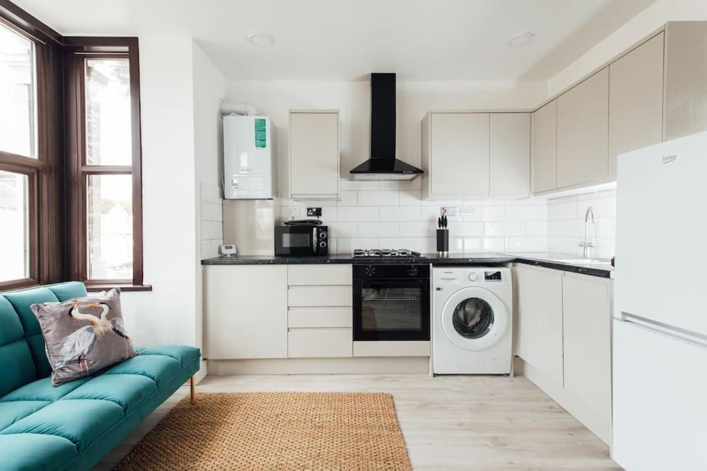 Modern 2 Bedroom Flat In Ilford, London Exterior photo